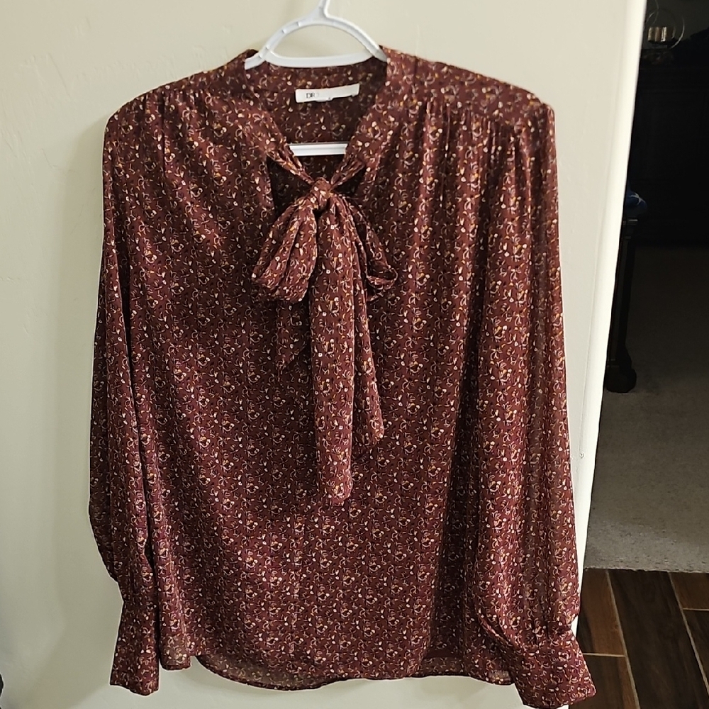 Women's Floral Tie-Neck Blouse
